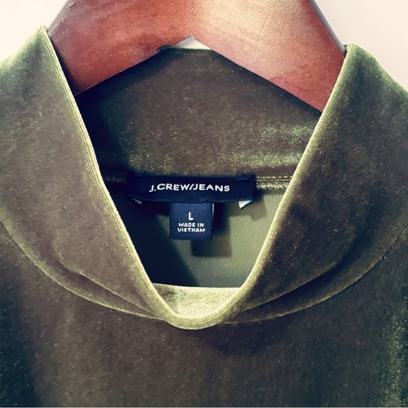 J. Crew| Green Velvet Mock Neck Sleeveless Top Sz L - Picture 3 of 4